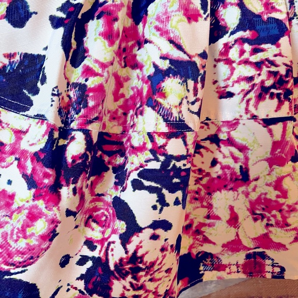 Express Skirt - Picture 3 of 4